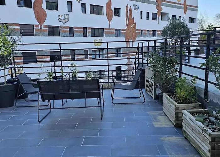 Apartment Deluxe Flat With Garden_tirana